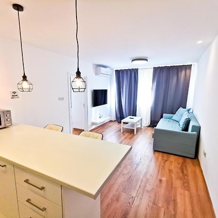 Citycenter Boutique Apartment Larnaca Buitenkant foto