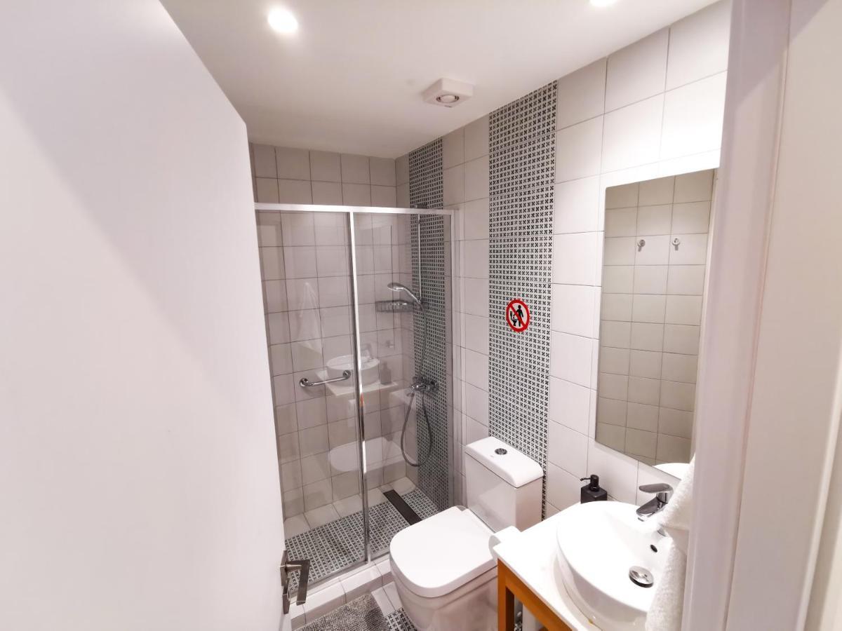 Citycenter Boutique Apartment Larnaca Buitenkant foto