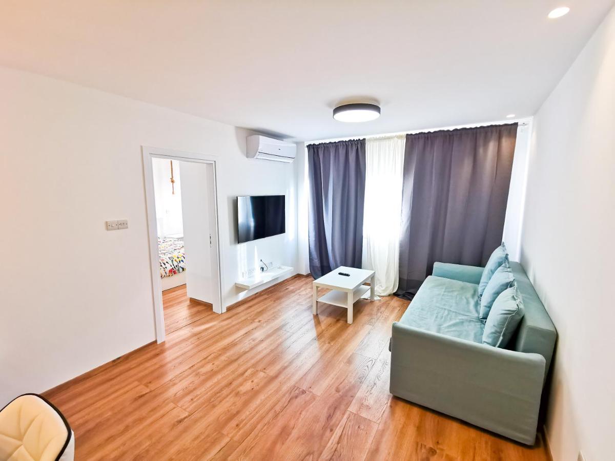 Citycenter Boutique Apartment Larnaca Buitenkant foto
