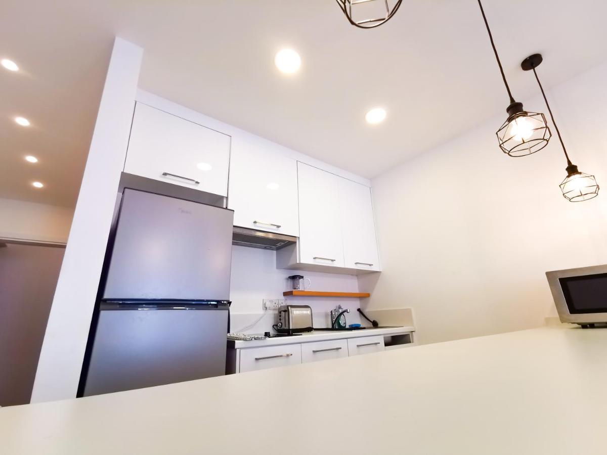 Citycenter Boutique Apartment Larnaca Buitenkant foto